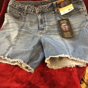 Shape illusions denim shorts